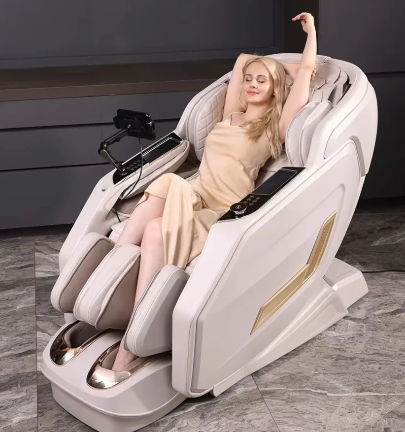 iRELAX Balance Massagesessel in White mit Person in Liegeposition